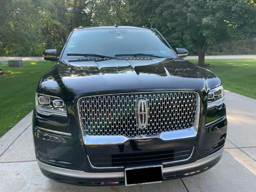 VIP SUV with blank Plate