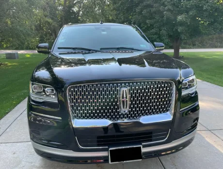 VIP SUV with blank Plate